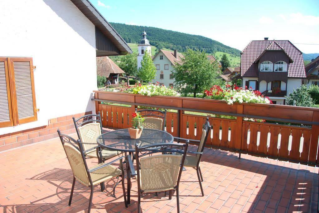 Landhotel Gasthaus Zum Pflug تسل-آم-هارمرزباخ المظهر الخارجي الصورة