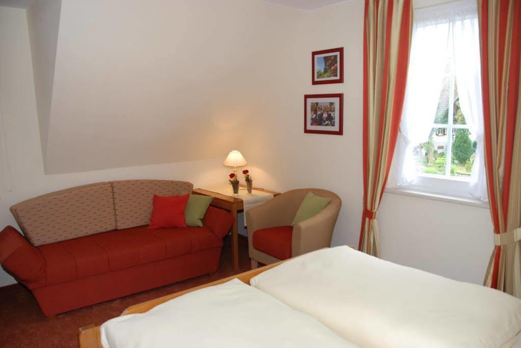 Landhotel Gasthaus Zum Pflug تسل-آم-هارمرزباخ المظهر الخارجي الصورة
